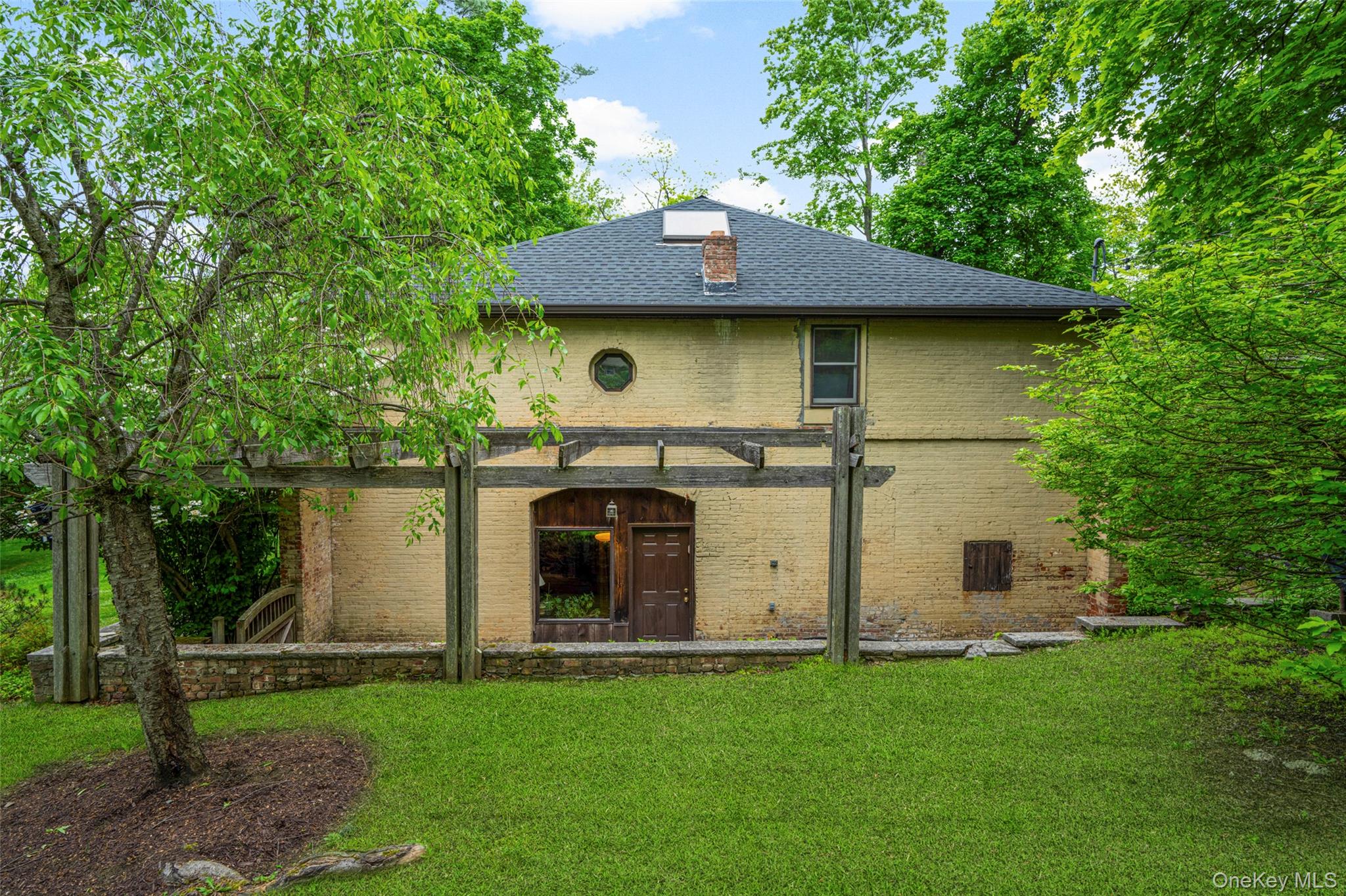 Newburgh, New York 12550, United States, 4 Bedrooms Bedrooms, ,3 BathroomsBathrooms,Residential,Active,133777