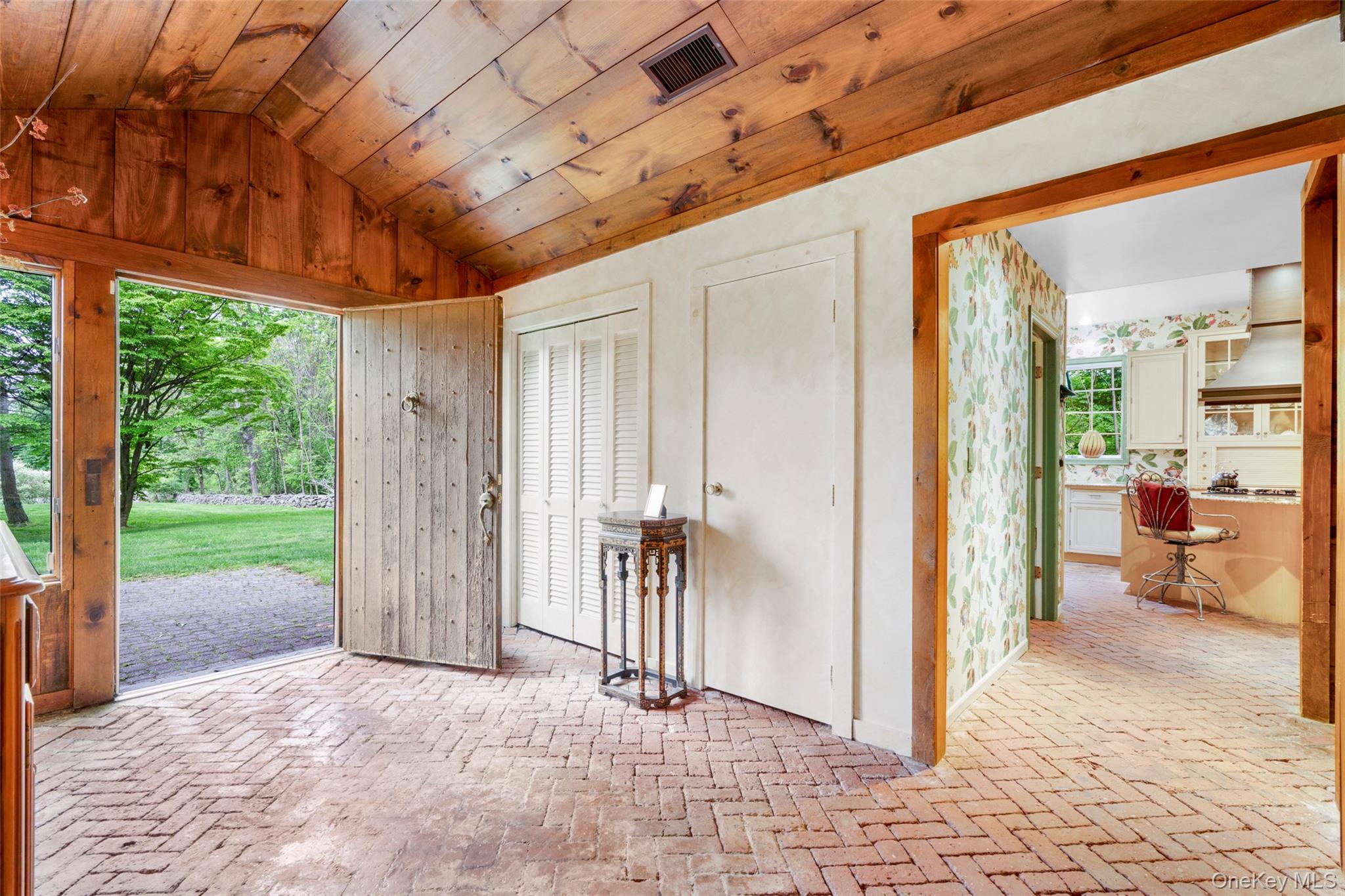 Newburgh, New York 12550, United States, 4 Bedrooms Bedrooms, ,3 BathroomsBathrooms,Residential,Active,133777