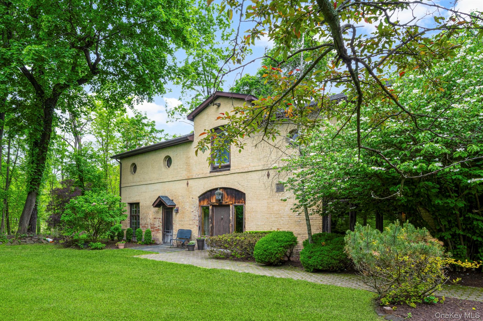 Newburgh, New York 12550, United States, 4 Bedrooms Bedrooms, ,3 BathroomsBathrooms,Residential,Active,133777