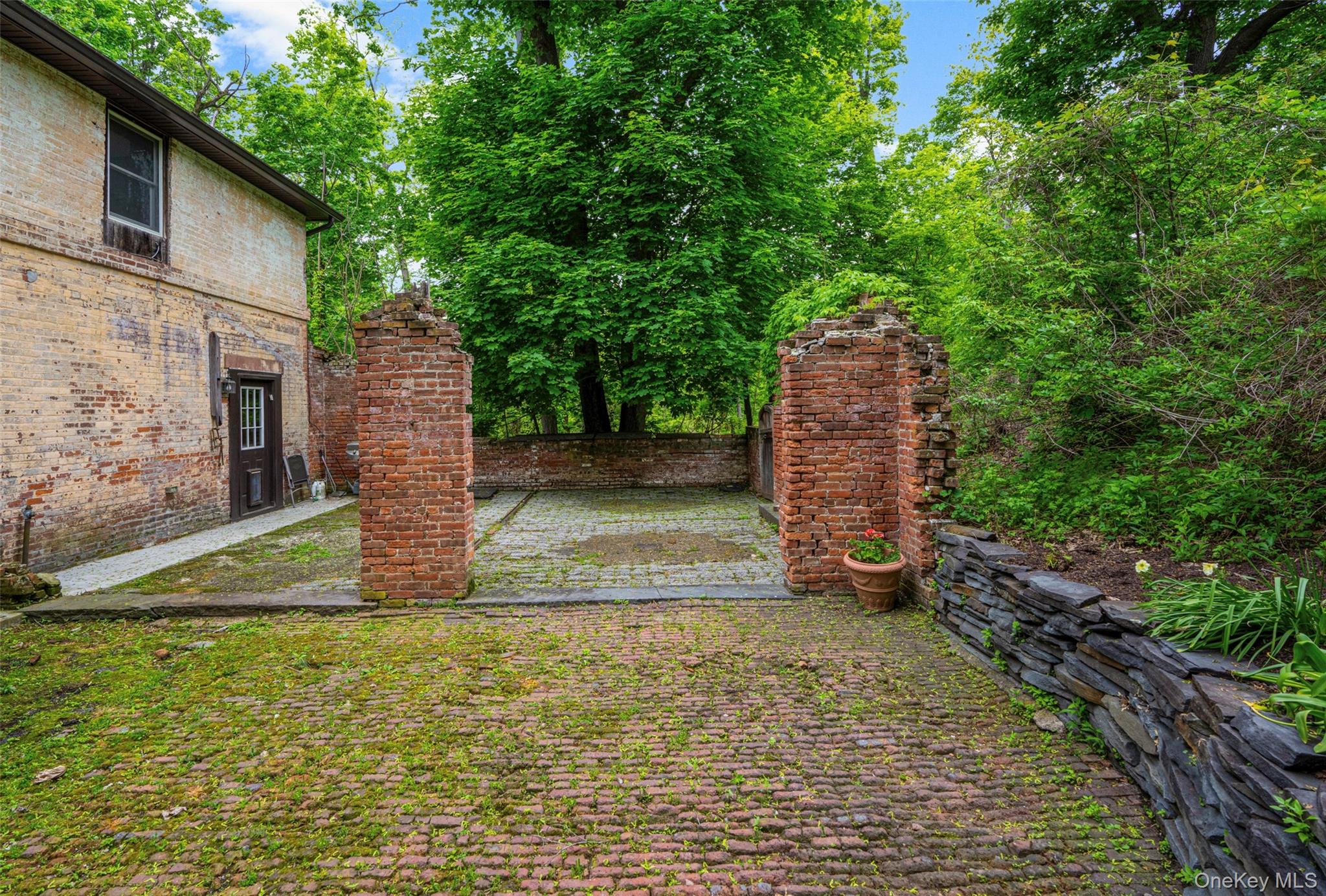 Newburgh, New York 12550, United States, 4 Bedrooms Bedrooms, ,3 BathroomsBathrooms,Residential,Active,133777