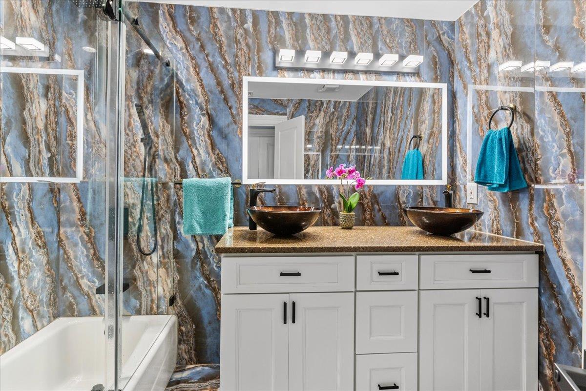 Hempstead, New York 11509, United States, 7 Bedrooms Bedrooms, ,5 BathroomsBathrooms,Residential,Active,89216