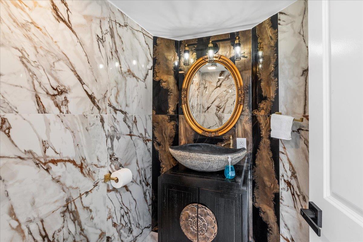 Hempstead, New York 11509, United States, 7 Bedrooms Bedrooms, ,5 BathroomsBathrooms,Residential,Active,89216