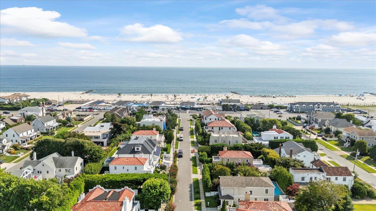 Hempstead, New York 11509, United States, 7 Bedrooms Bedrooms, ,5 BathroomsBathrooms,Residential,Active,89216