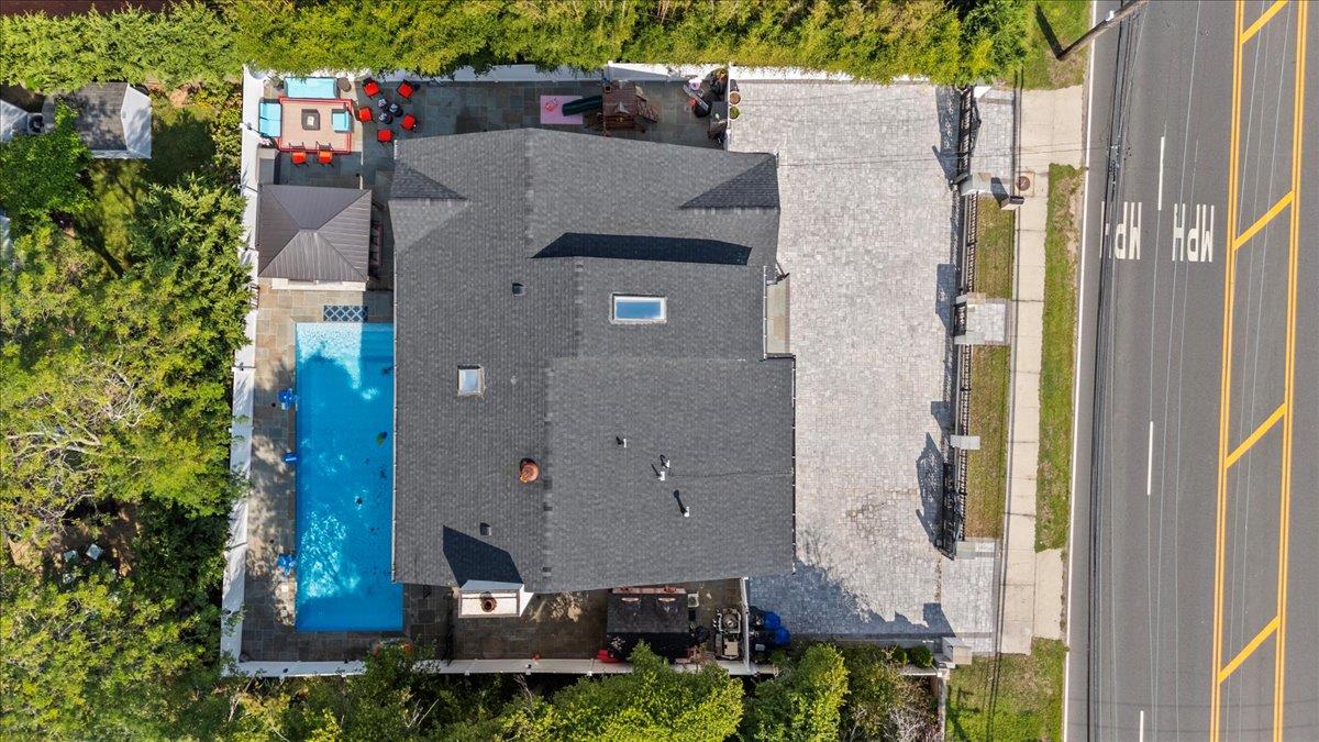 Hempstead, New York 11509, United States, 7 Bedrooms Bedrooms, ,5 BathroomsBathrooms,Residential,Active,89216