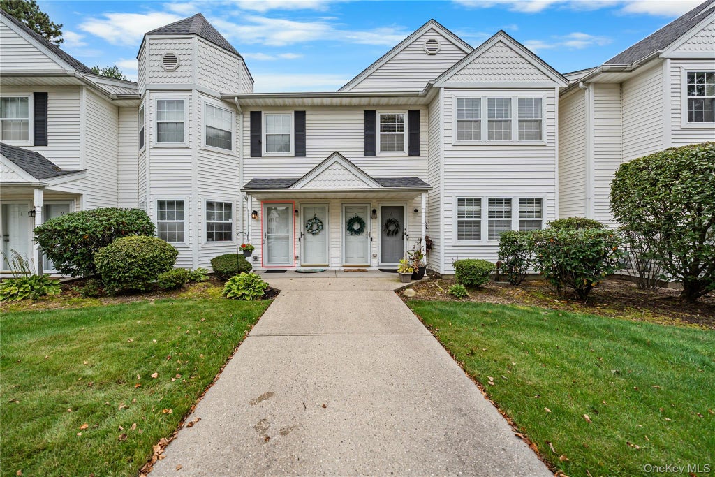 Photo of 3 Victorian Lane, Medford, NY 11763 (MLS # 1059458)