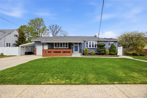 Homes For Sale - 644 N Clinton Avenue<br/> Lindenhurst, NY 11757