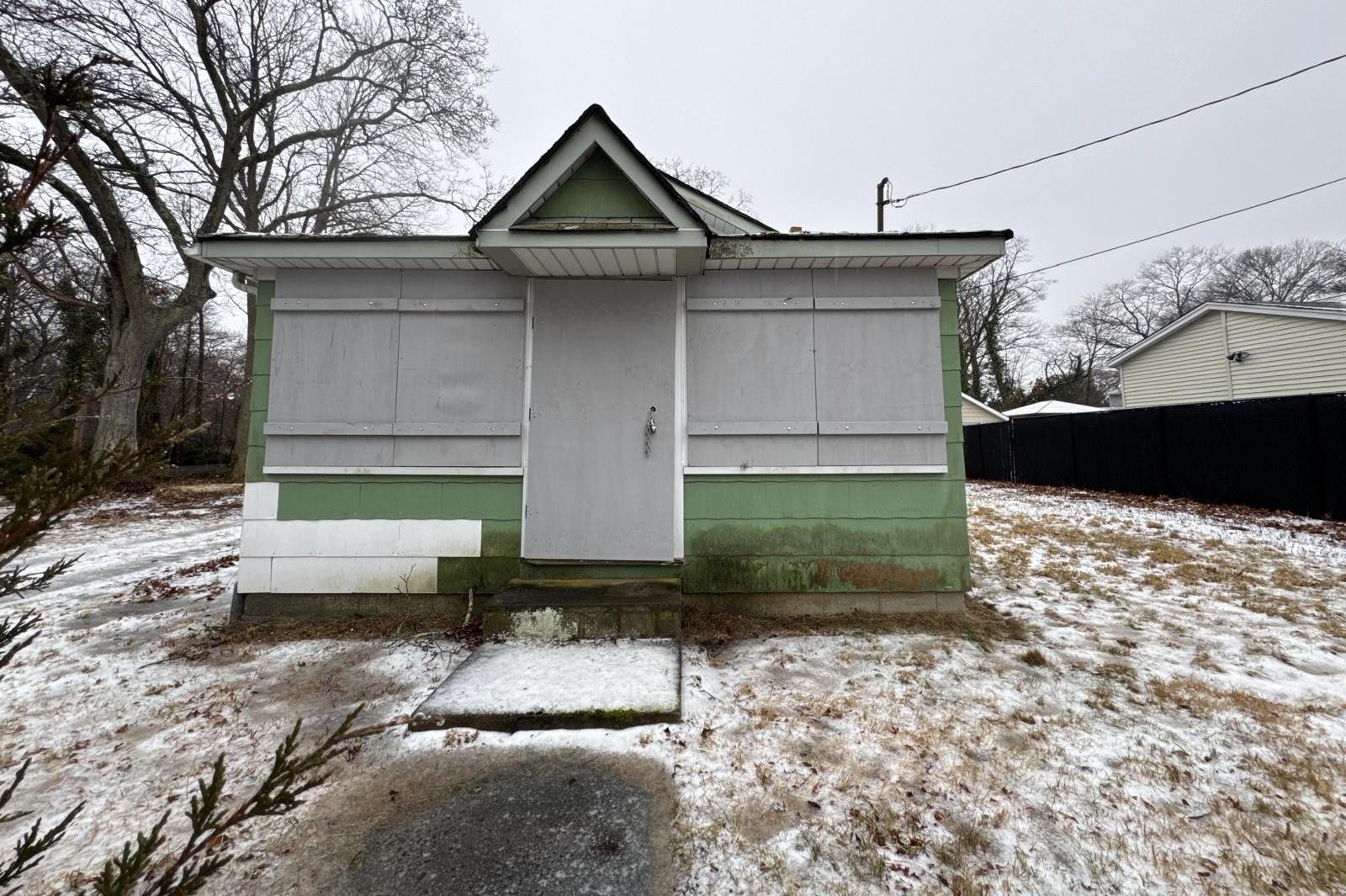 188 Officials Avenue, Holbrook, New York image 1