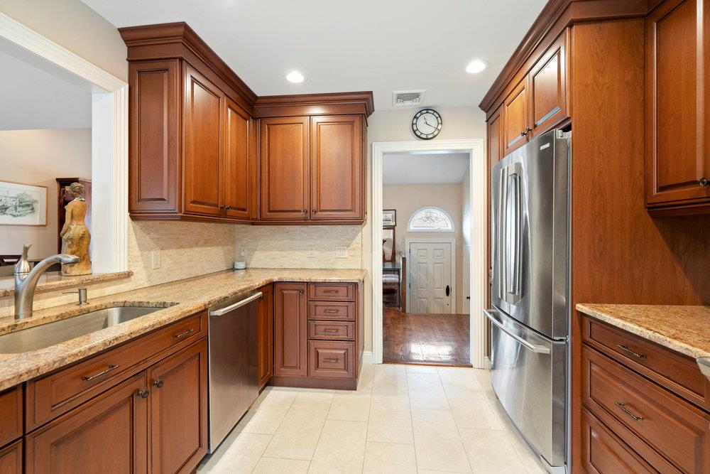 30 Flower Lane, Jericho, New York image 5