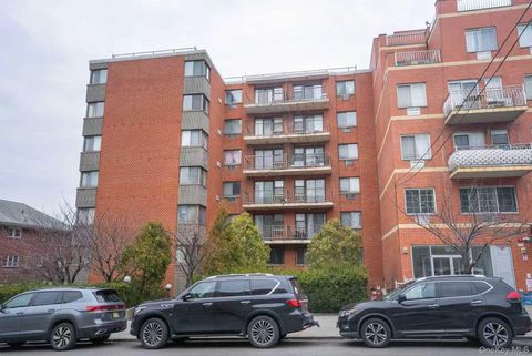Photo of 139-35 35th Avenue #3D, Flushing, NY 11354 (MLS # 984680)