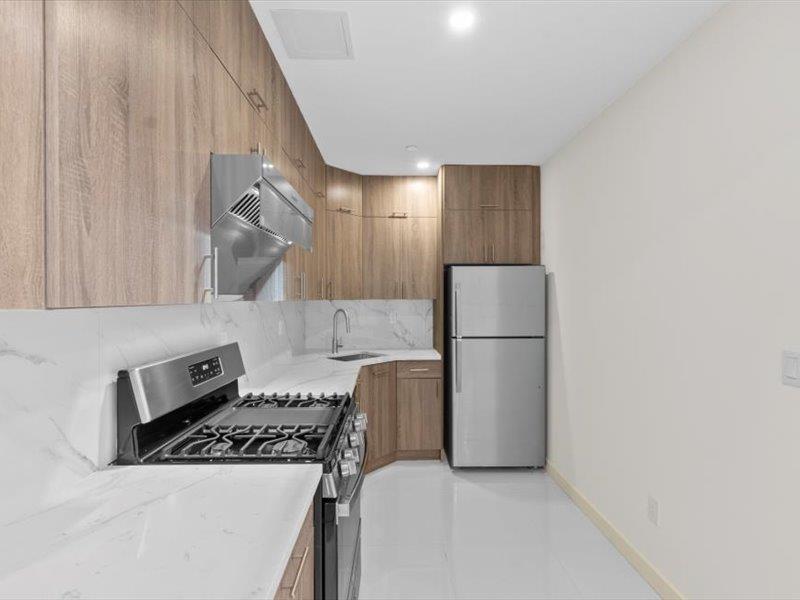 124-28 Queens Blvd PH-B