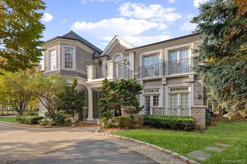 24 Beechwood Drive Lawrence NY 11559