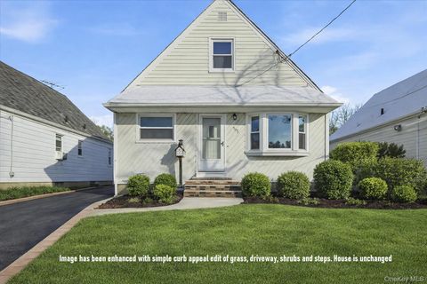 537 8th Avenue New Hyde Park NY 11040