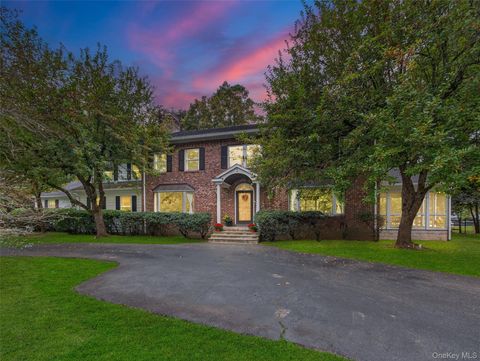 Photo of 1 Vivian Place, Montebello, NY 10901 (MLS # 909934)