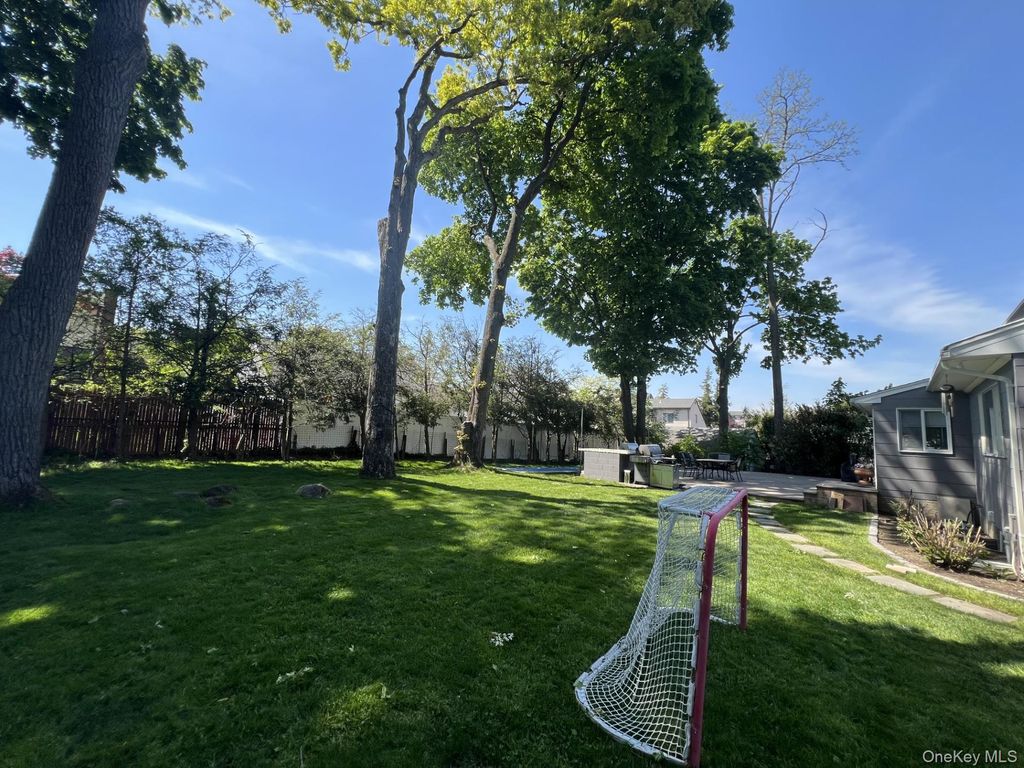 Photo of 3 Camsanette Court, Glen Cove, NY 11542 (MLS # 995589)