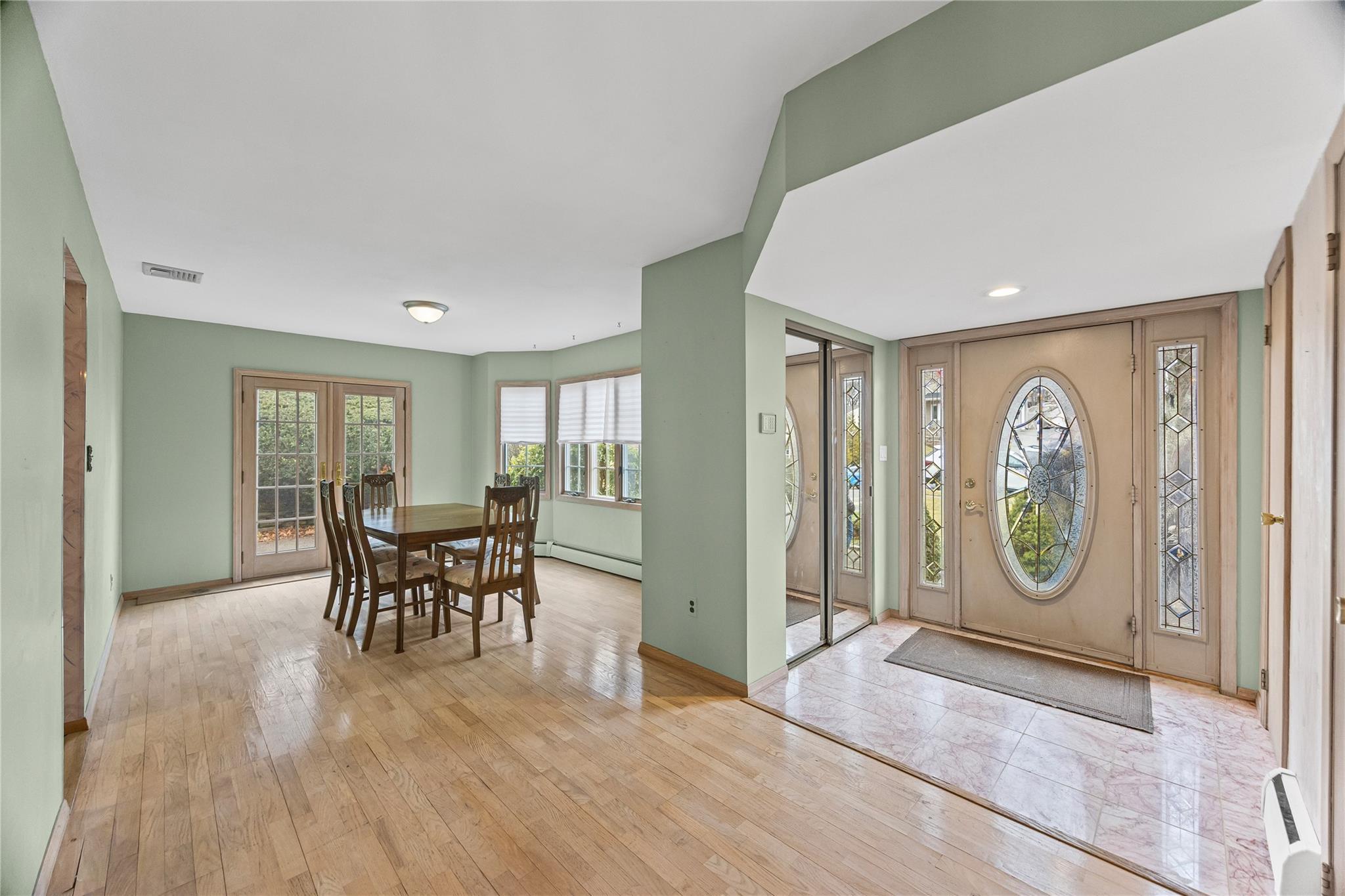 93 Cardinal Lane, Hauppauge, New York image 5