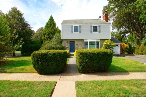 Photo of 30 Boylston Street, Garden City, NY 11530 (MLS # 914630)