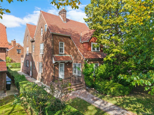 6954 DARTMOUTH ST, FOREST HILLS, NY 11375 - Image e78b61f5d939edb9e6c8db20e906d0e2/4050728489