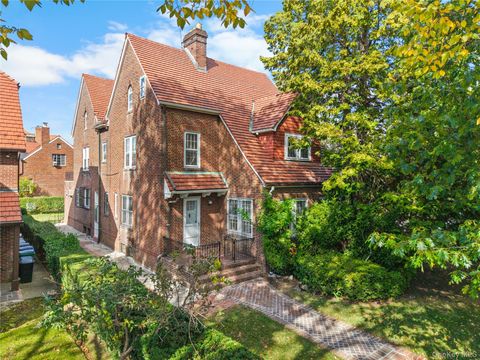 Photo of 6954 Dartmouth Street, Forest Hills, NY 11375 (MLS # 1008074)