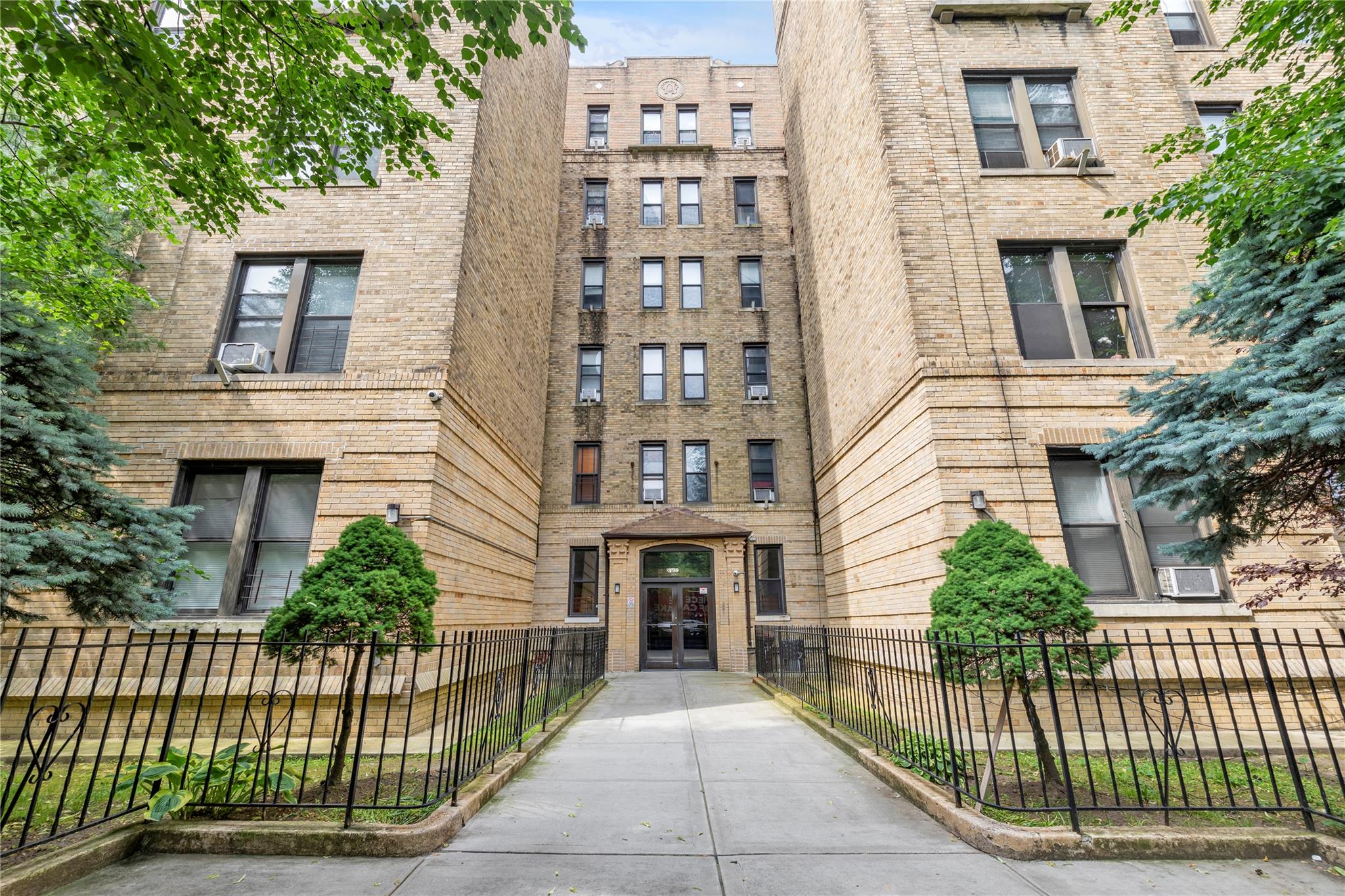 Property for Sale at Talbot Street 2H, Kew Gardens, Queens, NY - Bedrooms: 2 
Bathrooms: 1 
Rooms: 4  - $265,000