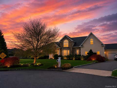 Homes For Sale - 6 Westover Court<br/> Shoreham, NY 11786