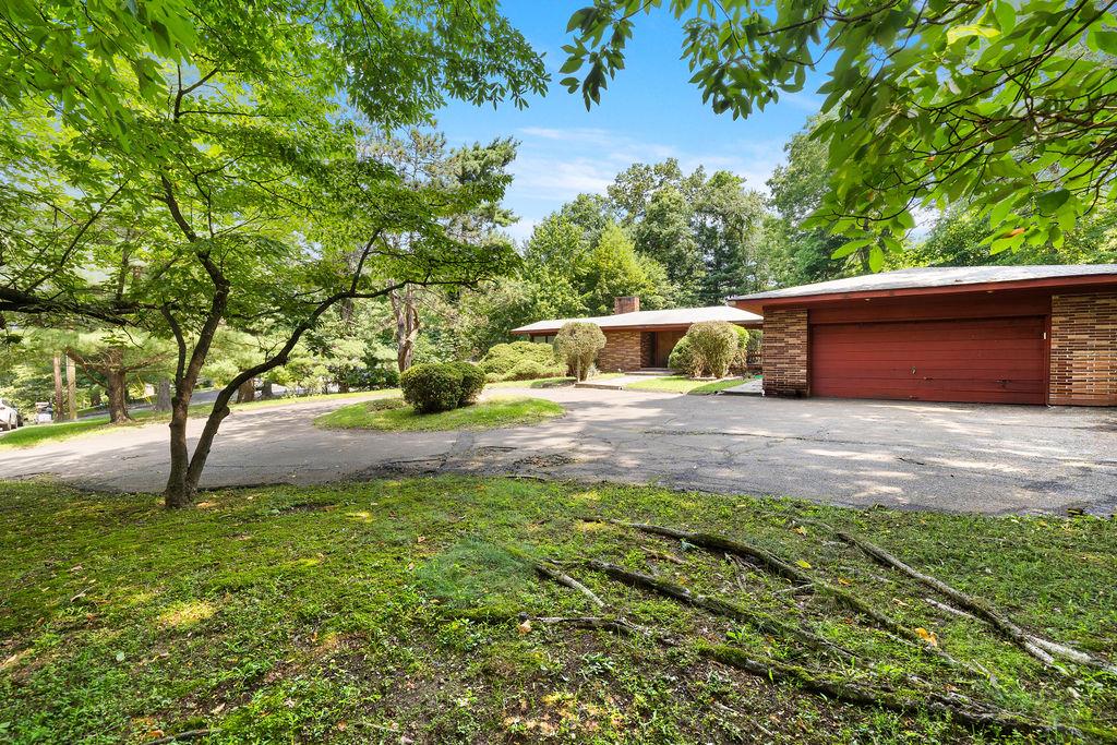 10 Hilltop Place