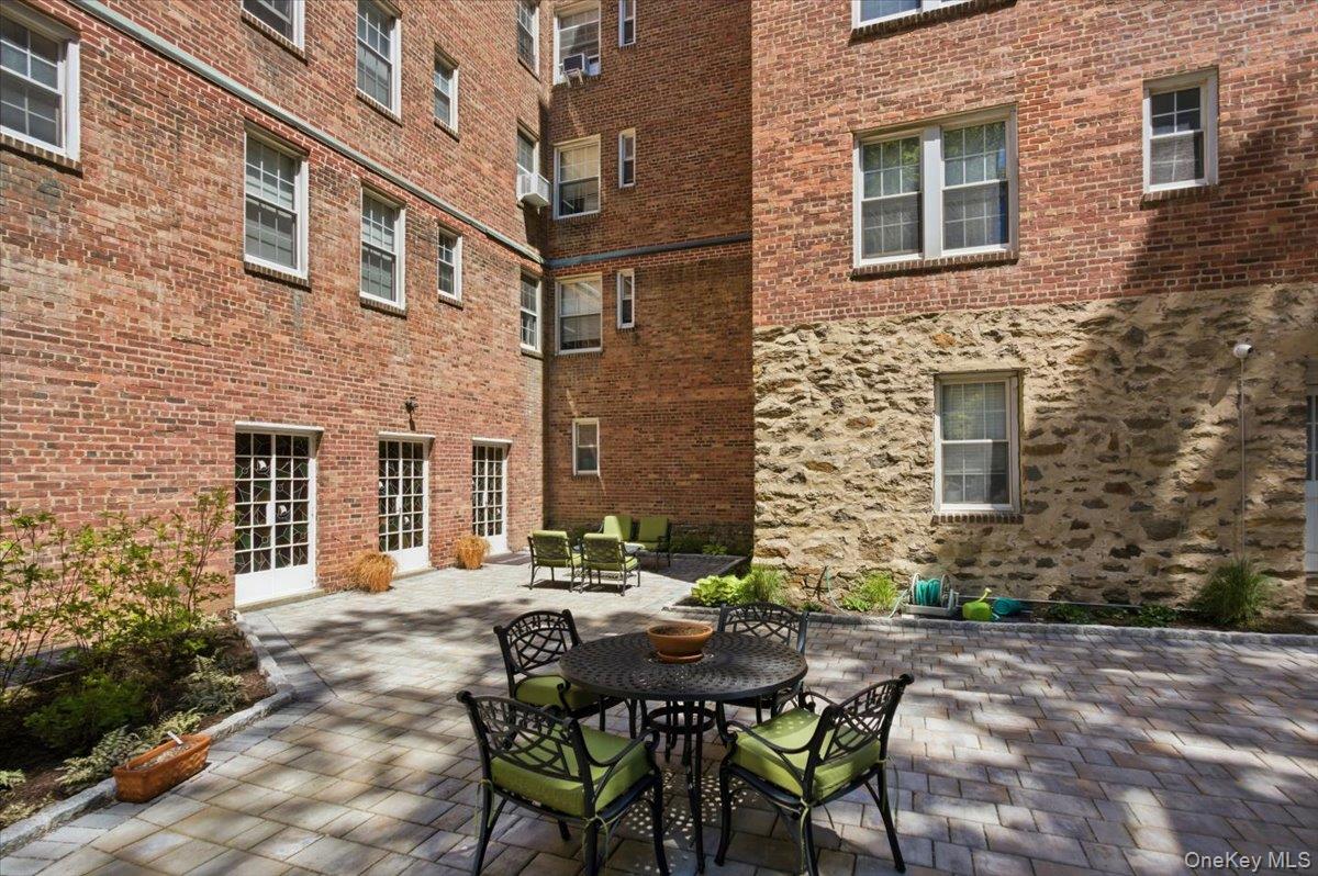 21 N Chatsworth Avenue 2J