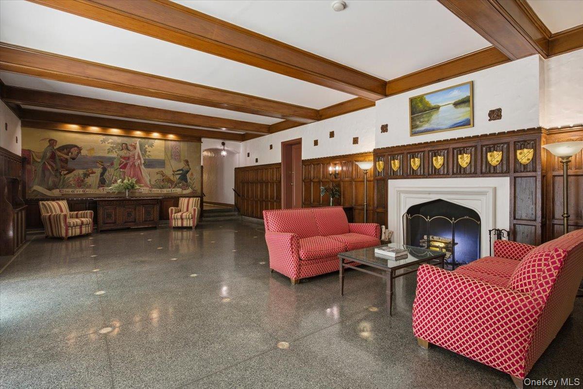 21 N Chatsworth Avenue 2J