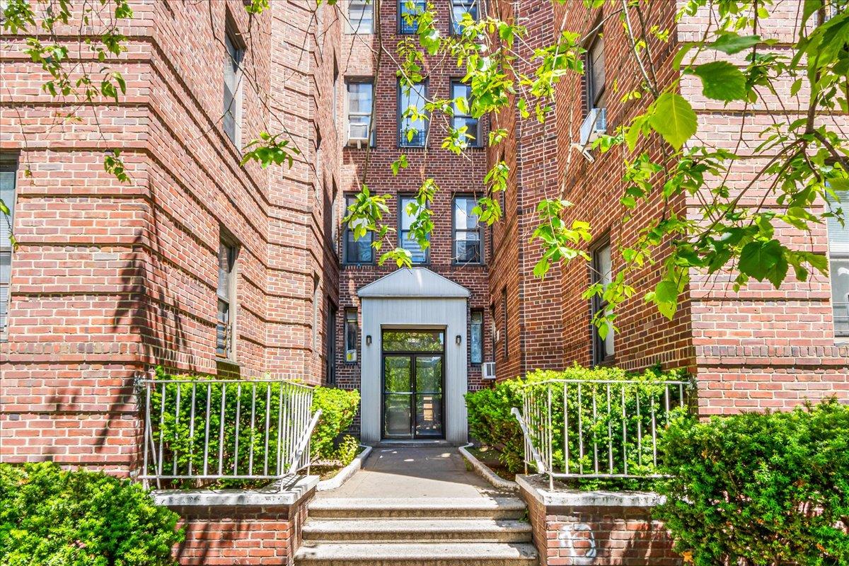Property for Sale at Parsons Blvd Blvd 5H, Flushing, Queens, NY - Bedrooms: 1 
Bathrooms: 1 
Rooms: 4  - $389,000
