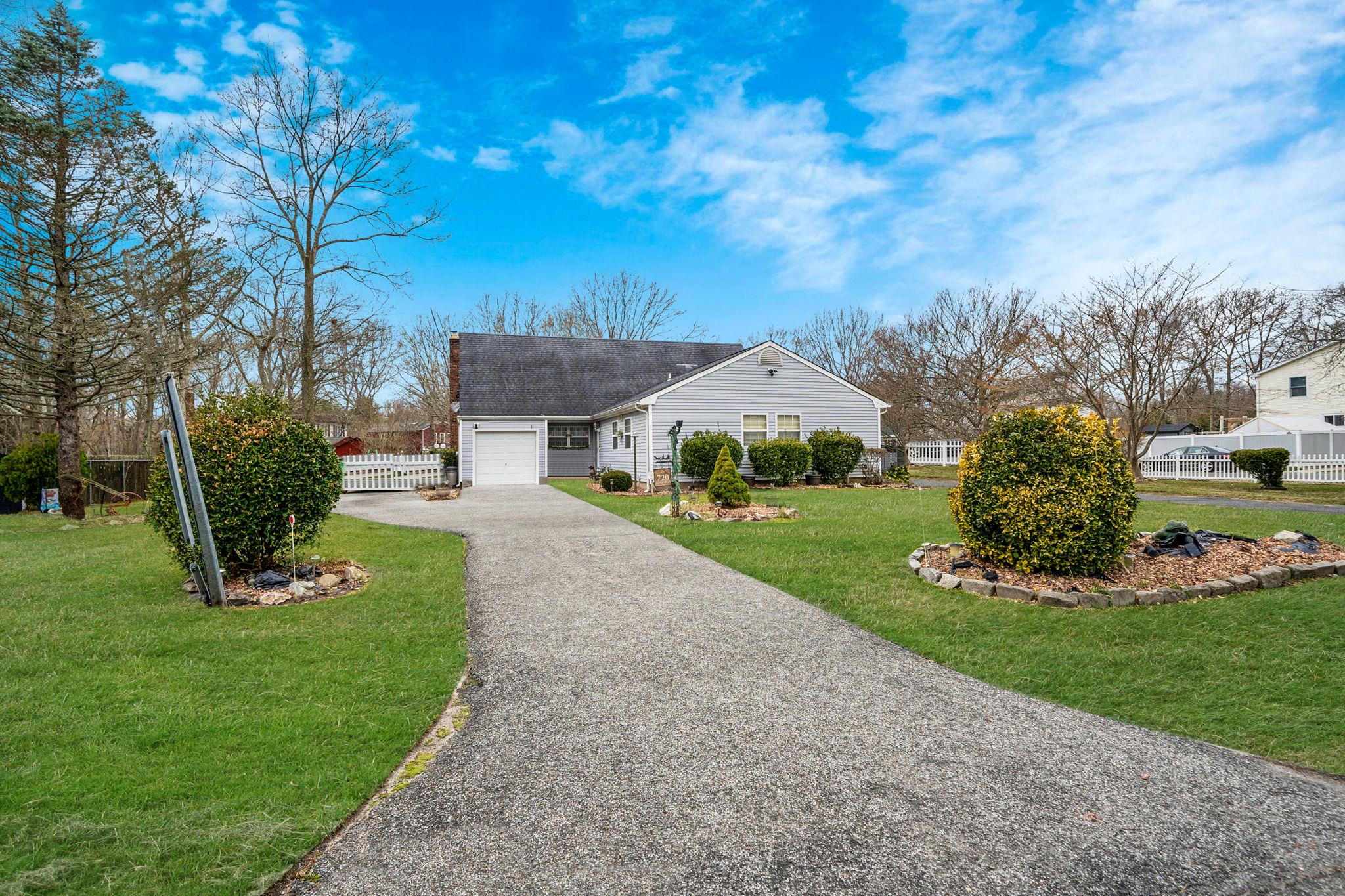 720 Old Medford Avenue, Medford, New York image 2