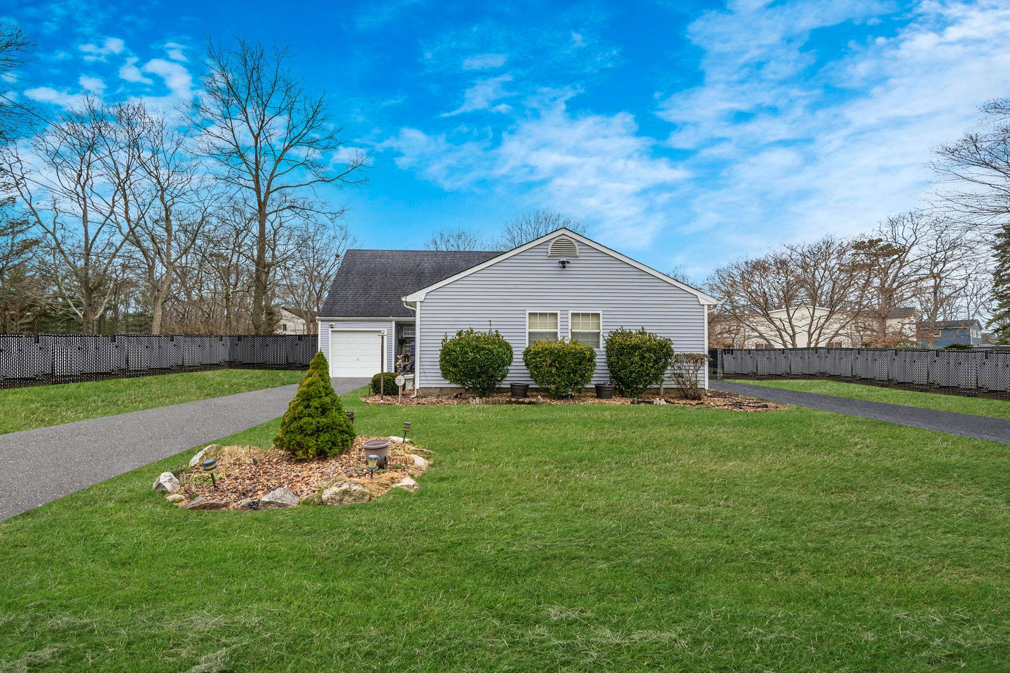 720 Old Medford Avenue, Medford, New York image 1
