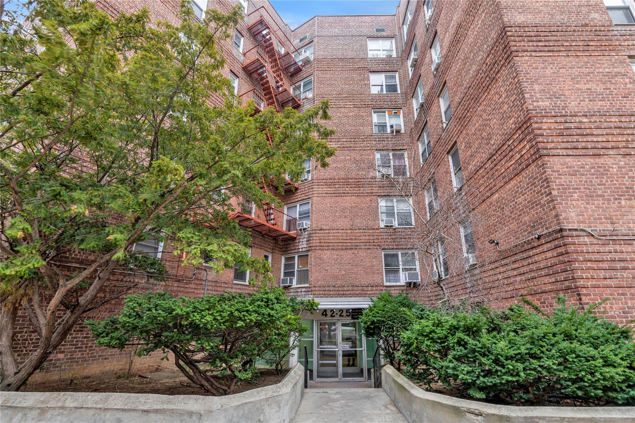 42-25 80 Street #4L, Elmhurst, New York image 1