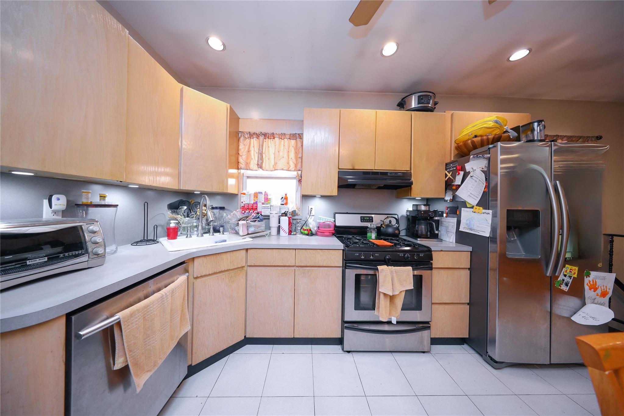 1464 W 5th Street