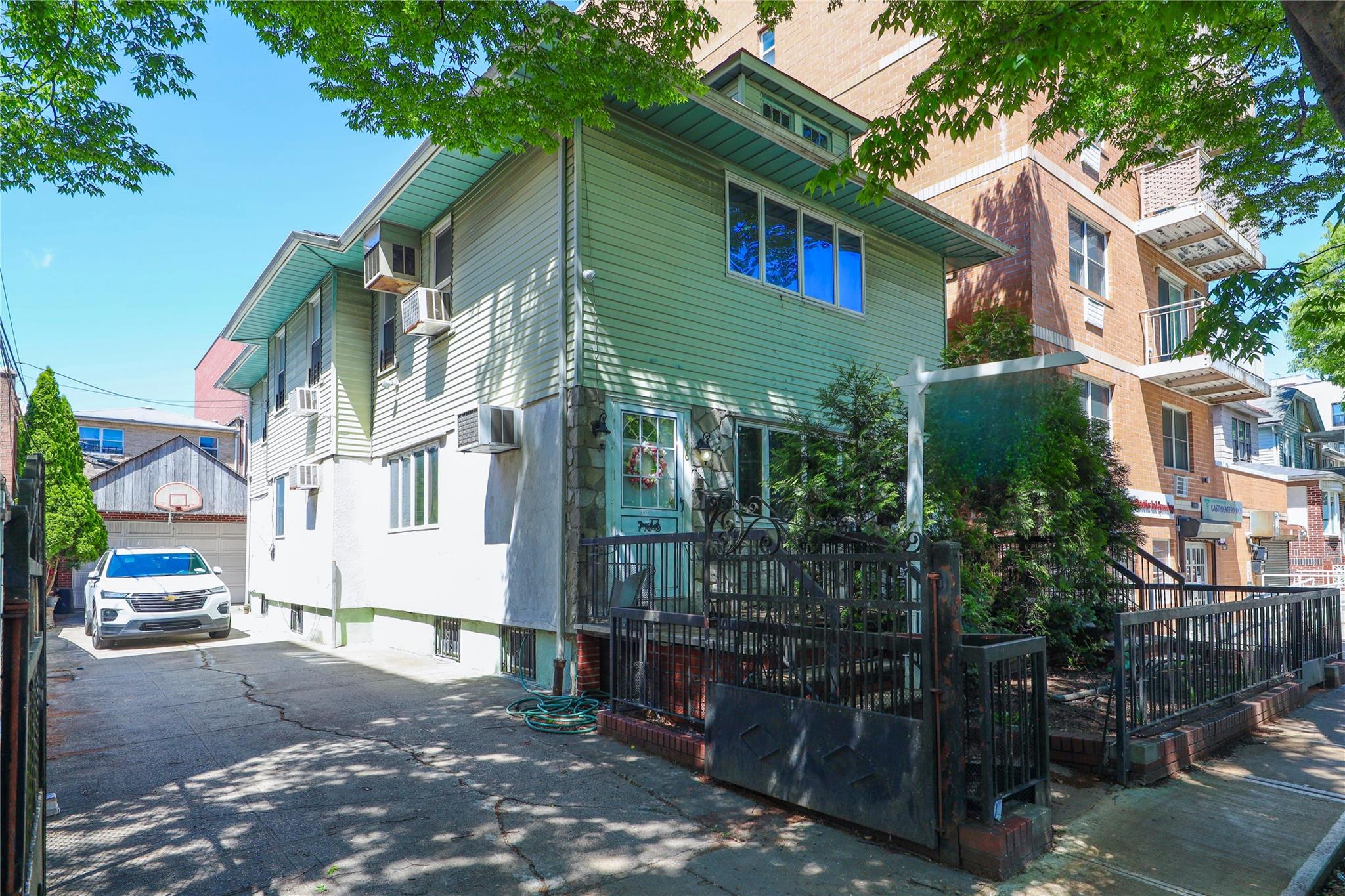 1464 W 5th Street