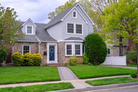 Homes For Rent - 177 Fonda Road<br/> Rockville Centre, NY 11570
