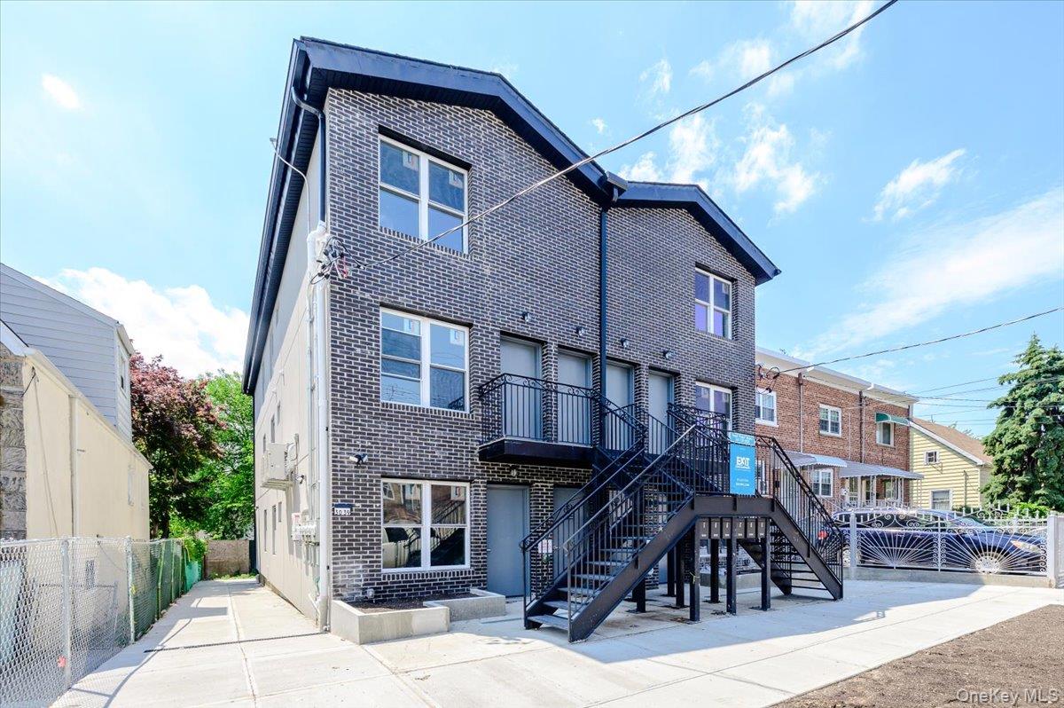 3039 Young Avenue - Photo 2