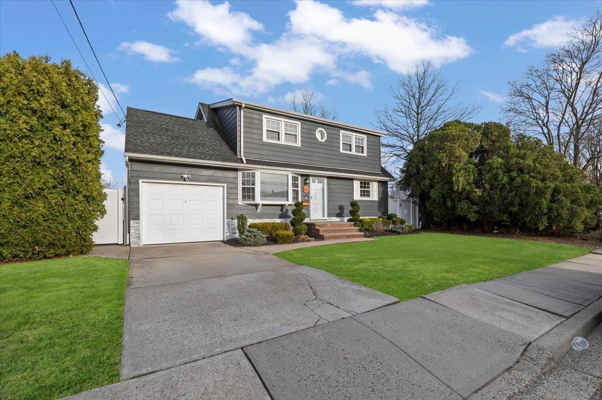 166 N 3rd Street, Bethpage, New York image 2