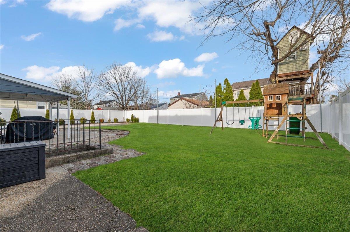 166 N 3rd Street, Bethpage, New York image 36