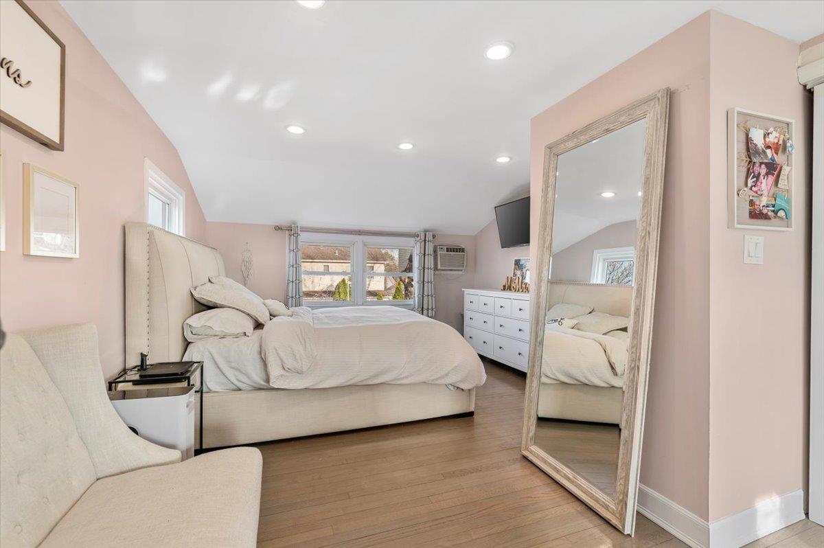166 N 3rd Street, Bethpage, New York image 26