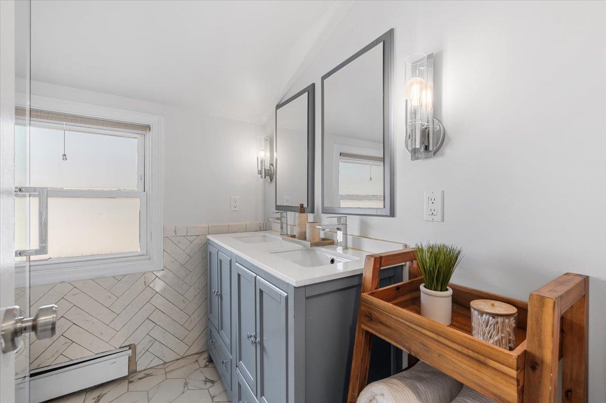 166 N 3rd Street, Bethpage, New York image 20