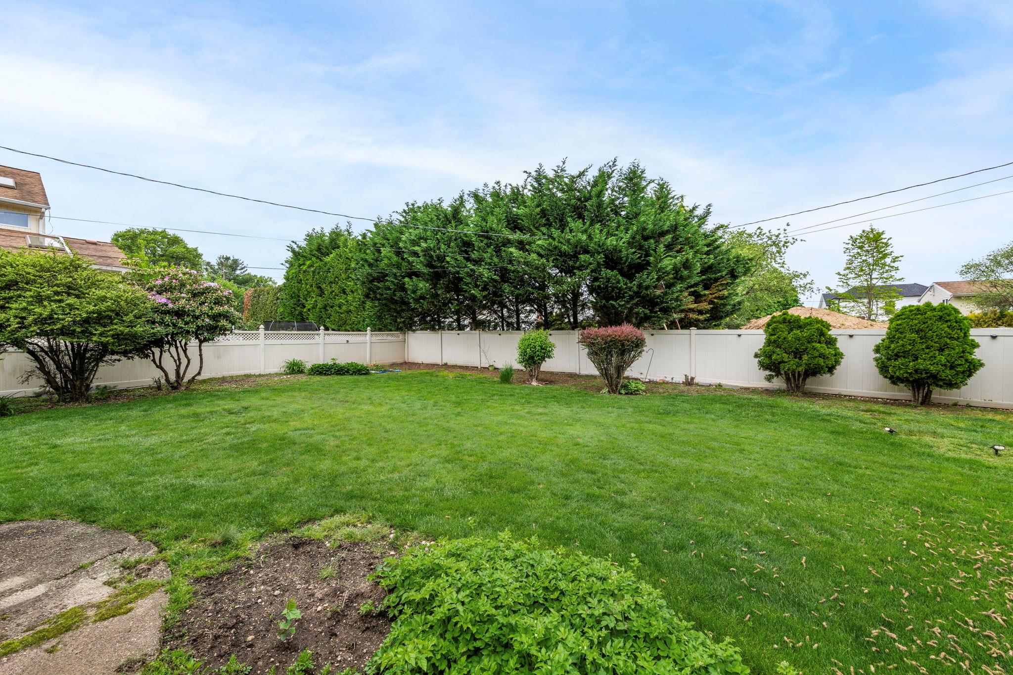 94 Rockland Drive, Jericho, New York image 31