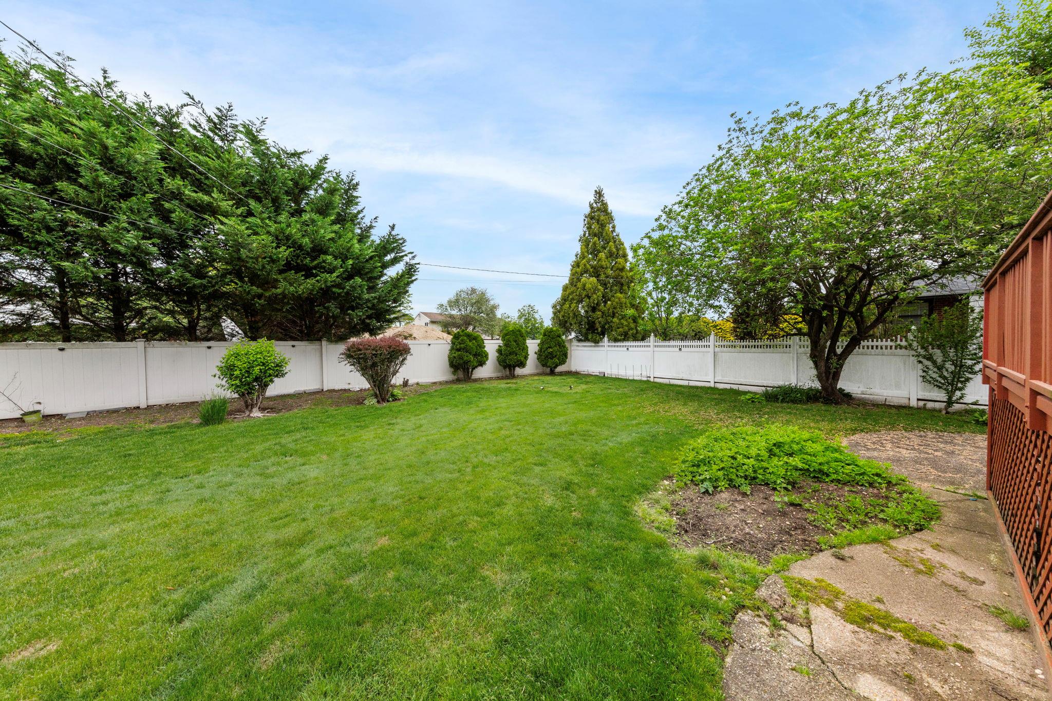 94 Rockland Drive, Jericho, New York image 32