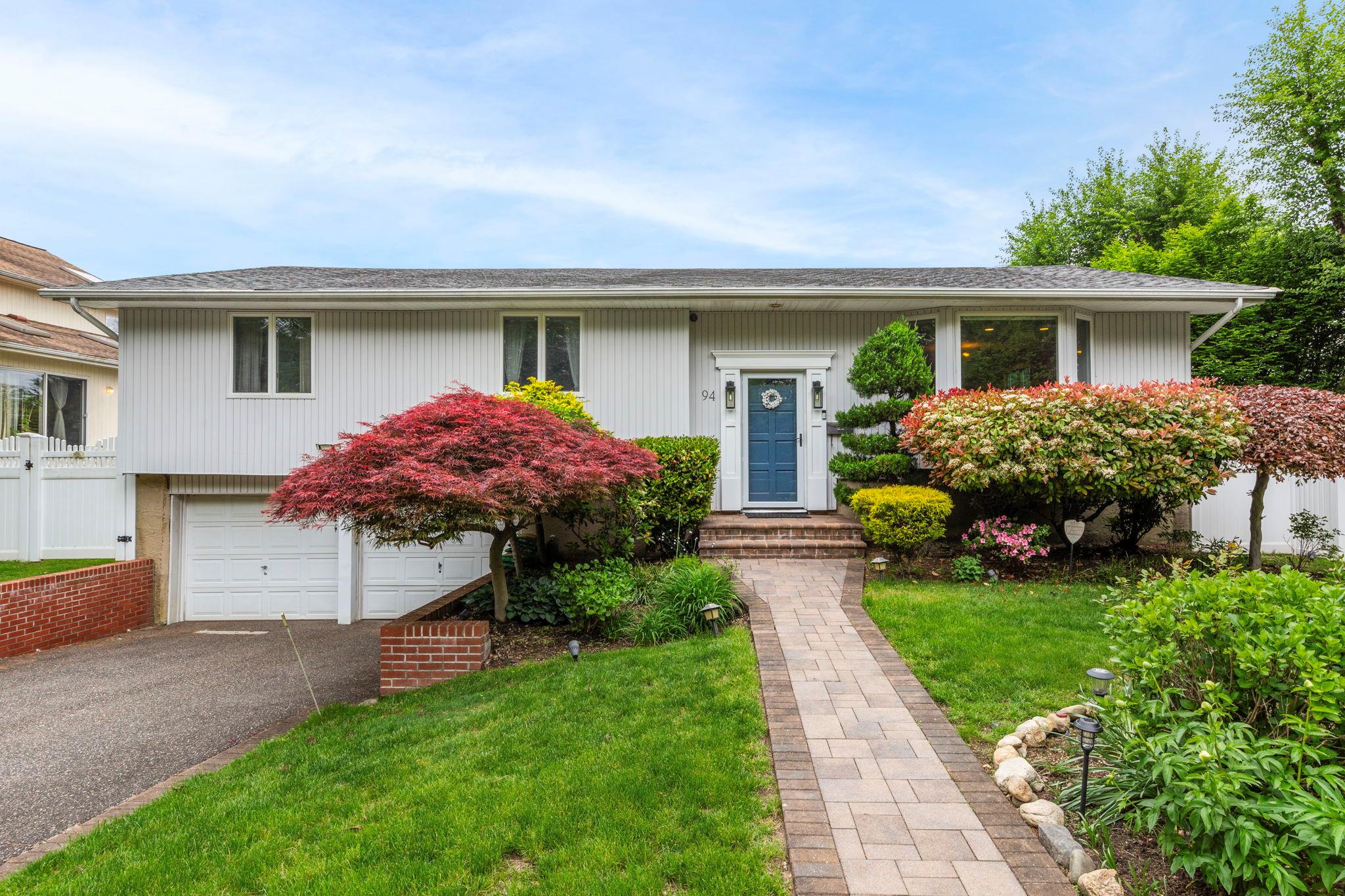 94 Rockland Drive, Jericho, New York image 2