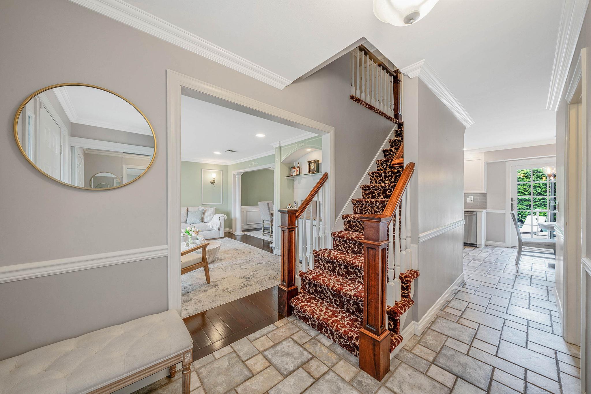 9 Graystone Lane