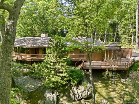 Homes For Sale - 12 Tallwoods Road<br/> Armonk, NY 10504