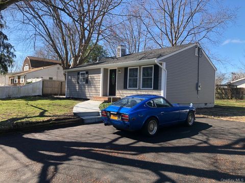 Photo of 2712 Falcon Avenue, Medford, NY 11763 (MLS # 936009)