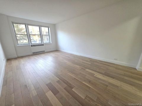 Photo of 35-21 79th Street #4M, Jackson Heights, NY 11372 (MLS # 943050)