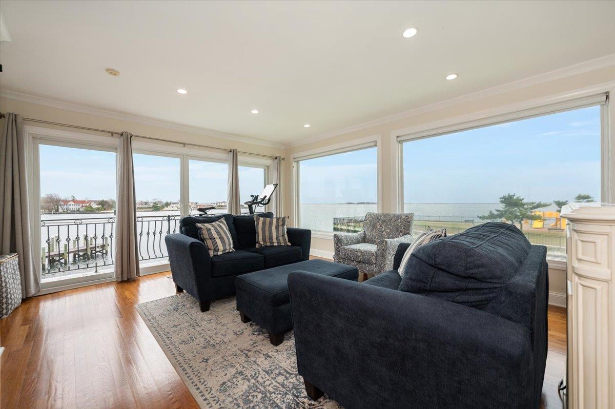 110 Clocks Blvd. Blvd, Massapequa, New York image 16