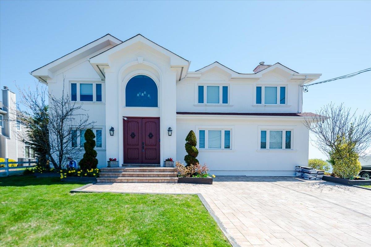 110 Clocks Blvd. Blvd, Massapequa, New York image 1