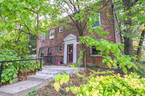Photo of 147-36 Charter Road Rd #34A, Kew Garden Hills, NY 11435 (MLS # 924716) Photo of 147-36 Charter Road Rd #34A, Kew Garden Hills, NY 11435 (MLS # 924716)
