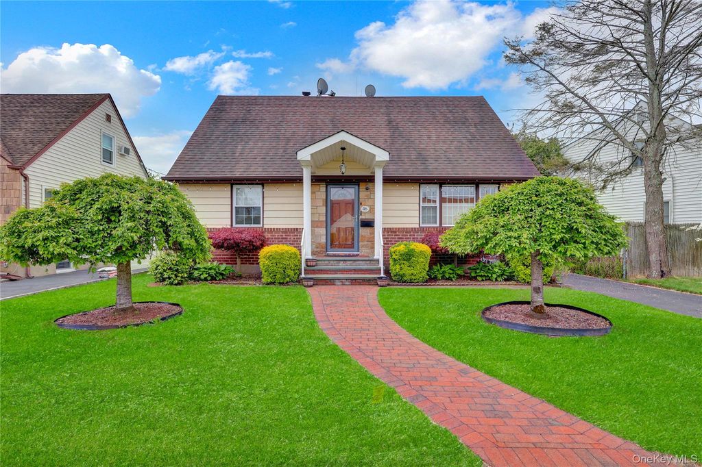 Photo of 46 Stanwood Road, New Hyde Park, NY 11040 (MLS # 998245)